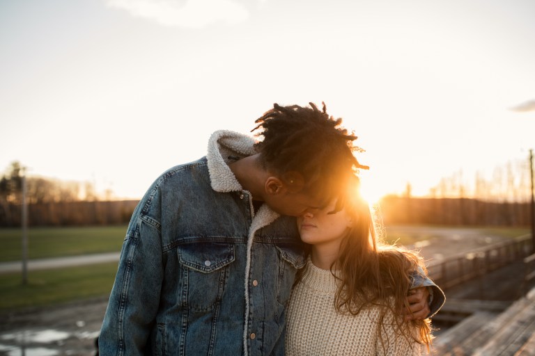 5 Signs You’re Blinded By Love (And Ignoring Some Major Red Flags)