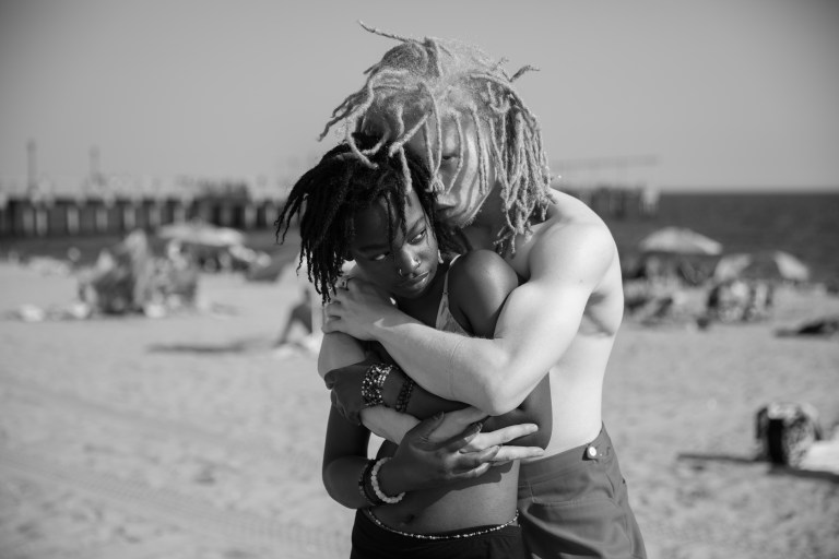 4 Zodiacs Who Are Magnets For Soulmates