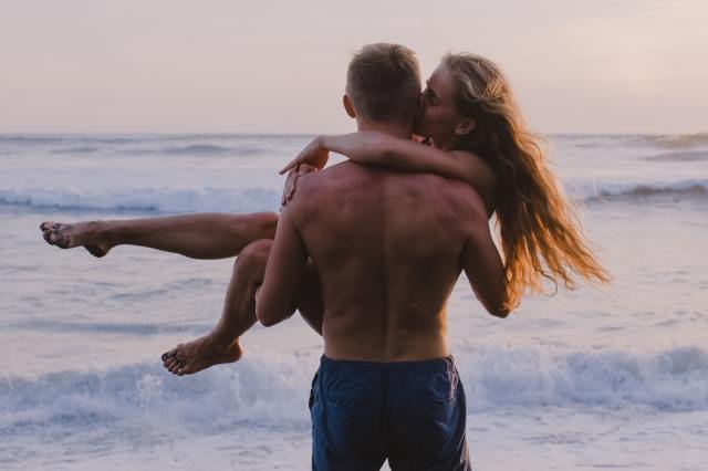12 Signs You’re Getting Cheated On