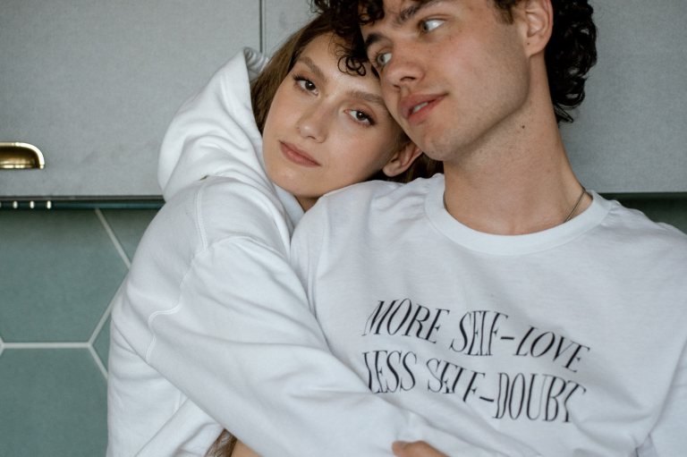 7 Unmistakable Signs A Gemini Is Falling For You