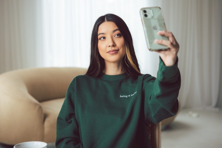 5 Concrete Signs It’s Time For A Social Media Detox This Weekend