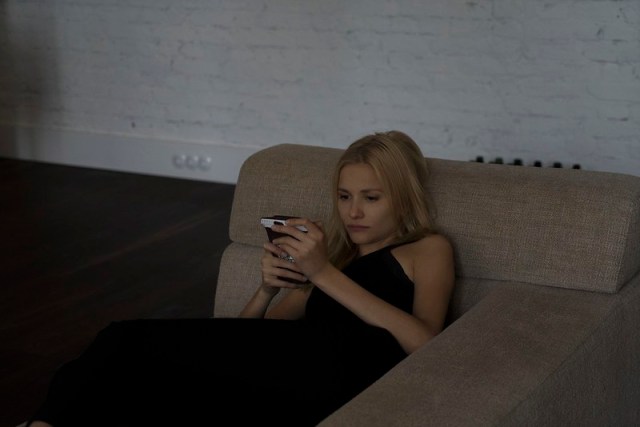 3 Zodiacs Who Keep Falling For Men With Communication Issues