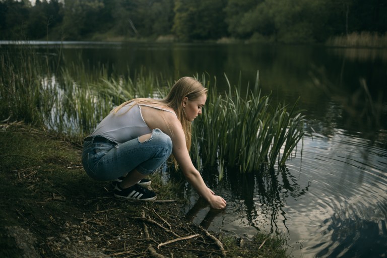 4 Zodiacs Who Thrive In Solitude
