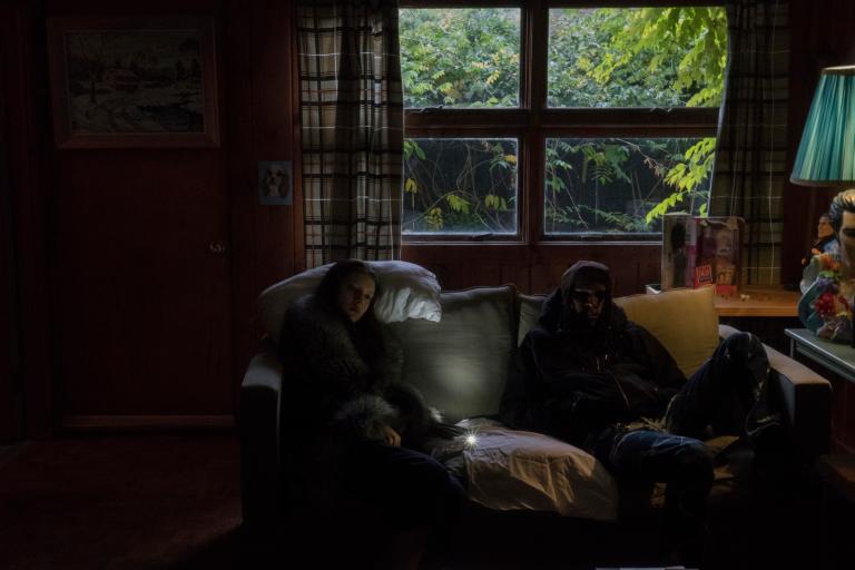 6 Warning Signs They’re Emotionally Detaching From The Relationship
