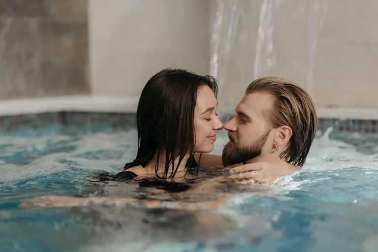 3 Powerful Signs You’re Experiencing “Twin Flame Telepathy”