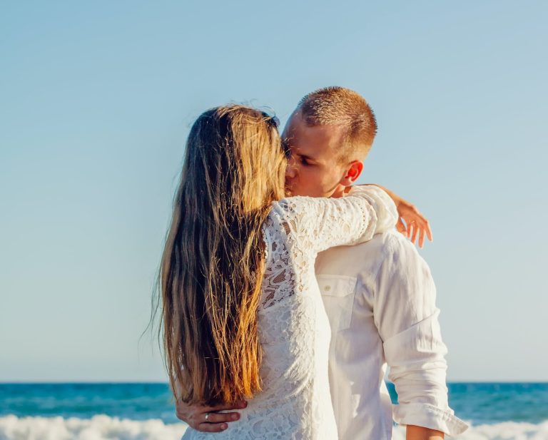 3 Concrete Signs He’s Not Your Twin Flame – He’s A Toxic Karmic Soulmate