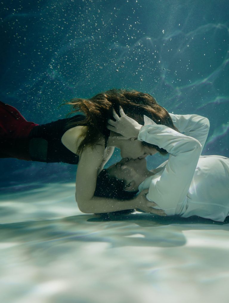 3 Zodiac Duos Who Are Twin Souls