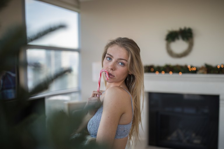 4 Zodiacs Who Struggle The Most When They’re Single For The Holidays