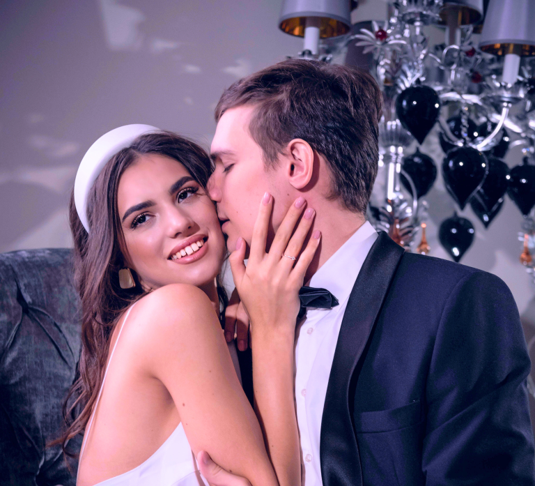 5 Concrete Signs You’re Not In Love, You’re Being Love Bombed