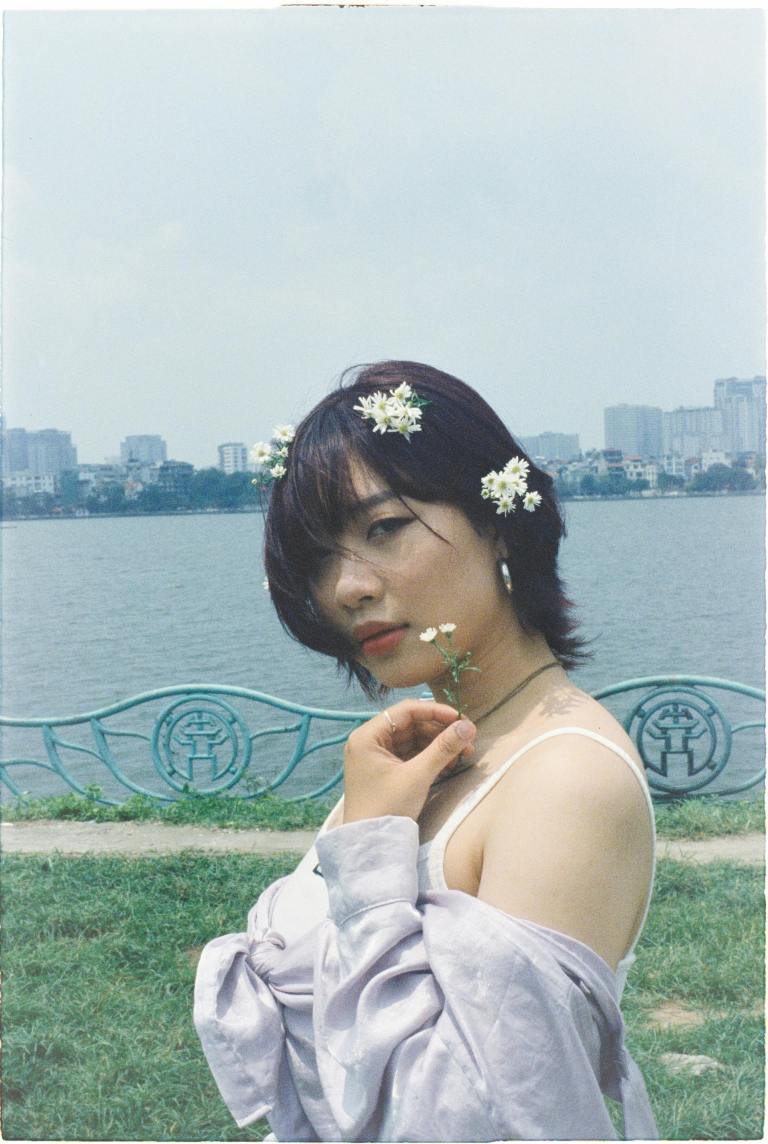 4 Lonely Zodiacs Who Feel Alone Even When Surrounded By People