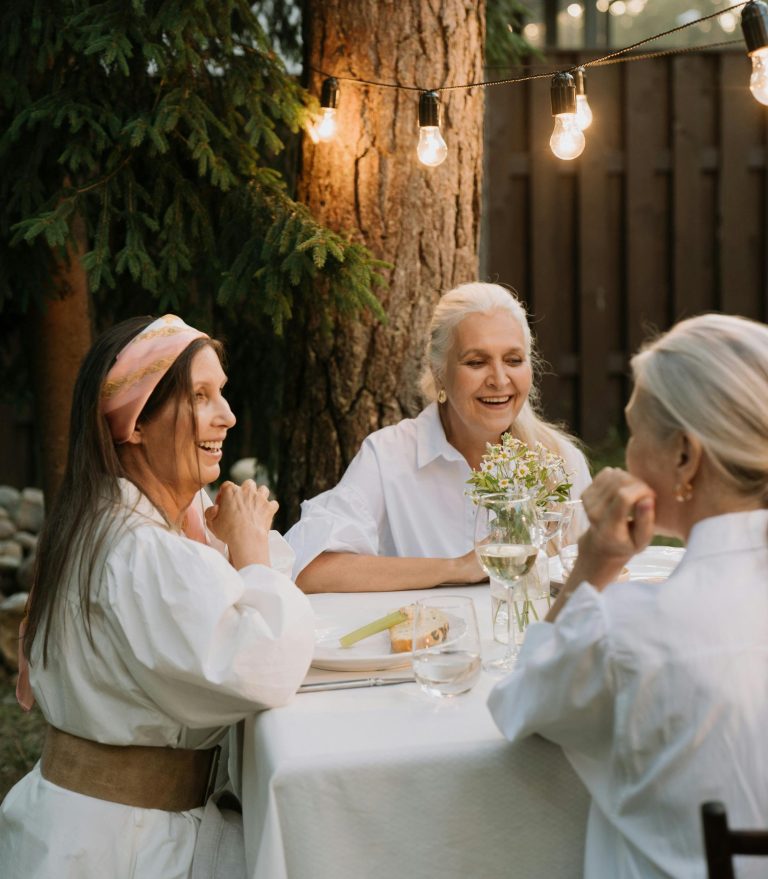 4 Zodiacs Who Are Ideal, Lifelong Best Friends