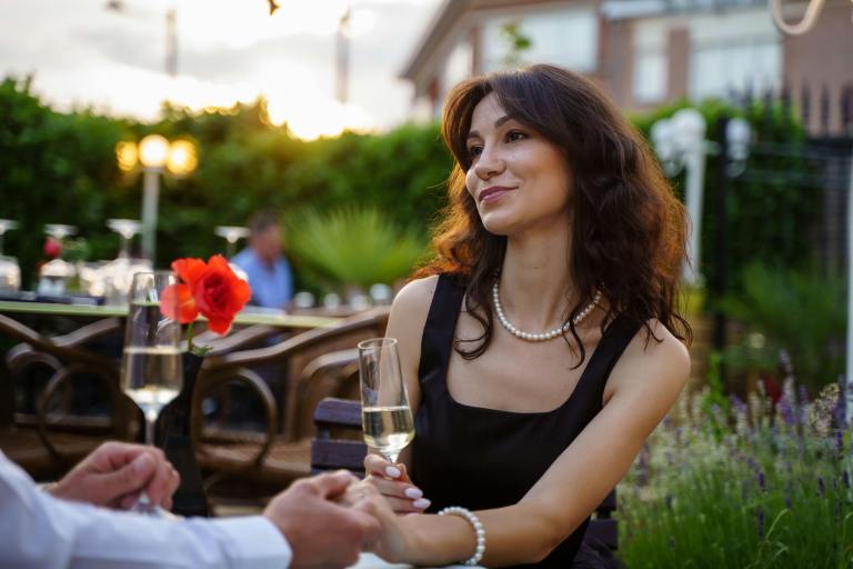 4 Zodiacs Who Make Others Fall In Love At First Sight