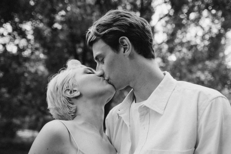 Top 3 Signs You’re Falling In Love (According To Tarot)