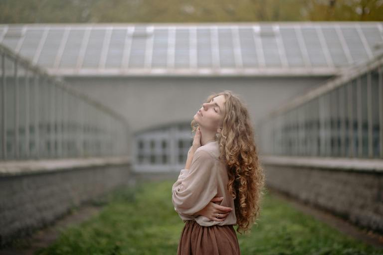 4 Zodiacs Finding Clarity In The Chaos This Week (When Mercury Stations Direct In Pisces)