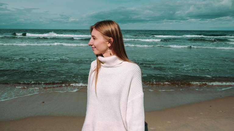 3 Ways To Manifest What You Deserve (Without Chasing What You Don’t)
