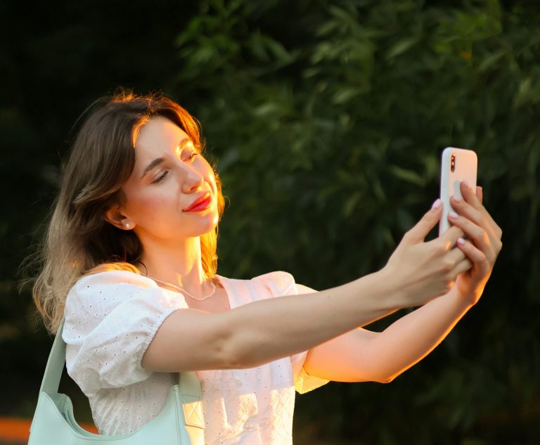 5 Zodiacs In Need Of A Social Media Siesta This Summer