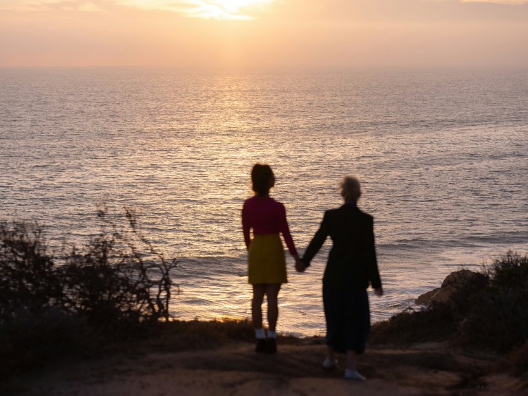 4 Undeniable Signs You’ve Fallen For Your One True Lover (According To Tarot)