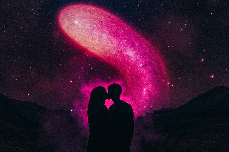 4 Undeniable Signs You’ve Found Lifetime Love (According To Tarot)