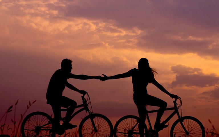 4 Undeniable Signs You’ve Fallen For Your Soulmate (According To Tarot)