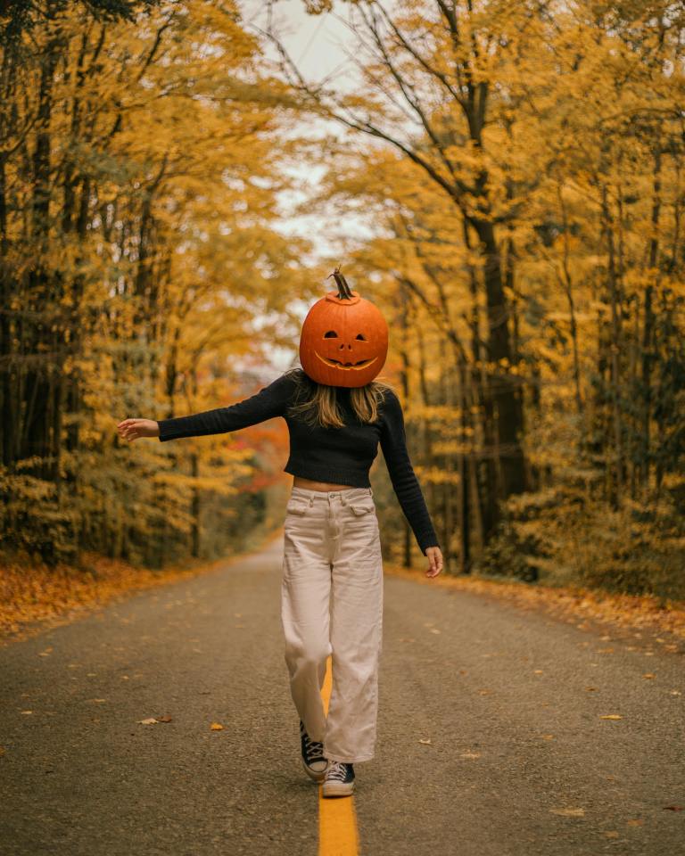 Everything You Can Expect In The Weeks Before Halloween, According To Tarot