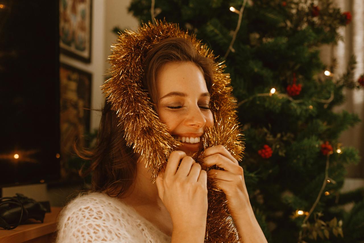 4 Zodiacs Most Likely To Participate In National Christmas Lights Day (12/1)