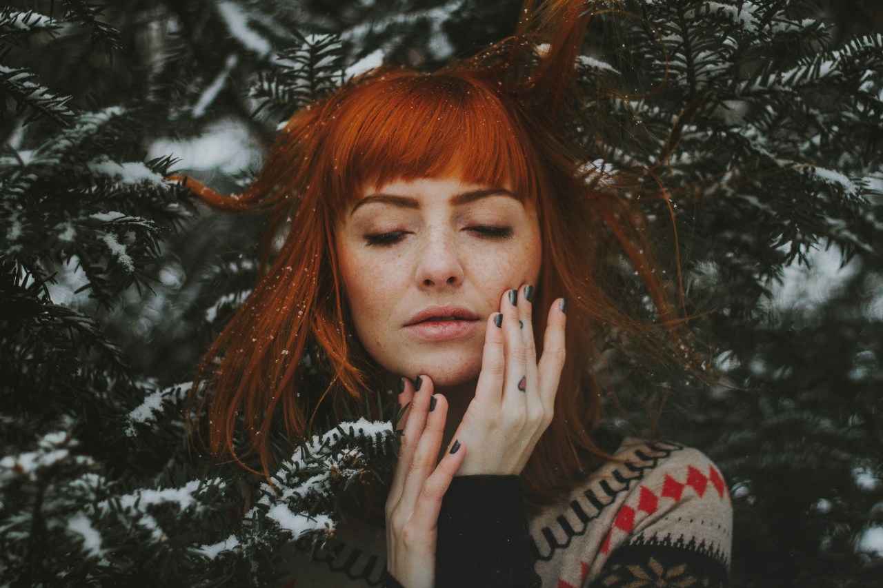 3 Zodiacs Feeling Lost This Holiday Season (+ Tarot Advice To Break Out Of It)