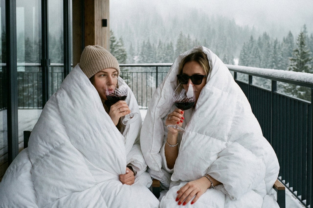 How You Show Up For Your Friends (According To Your Birth Month)